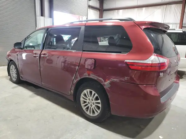 5TDYK3DC1GS733829 2016 TOYOTA SIENNA - Image 2
