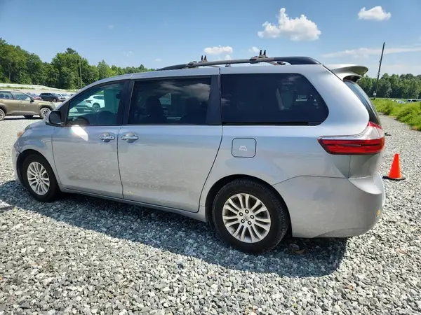 5TDYK3DC1GS736665 2016 TOYOTA SIENNA - Image 2