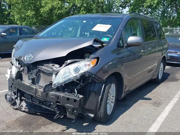 5TDYK3DC1GS738545 2016 TOYOTA SIENNA - Image 2