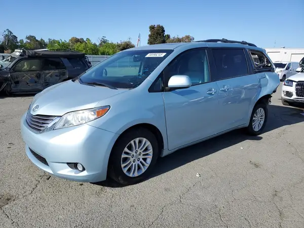 5TDYK3DC1GS738562 2016 TOYOTA SIENNA - Image 1