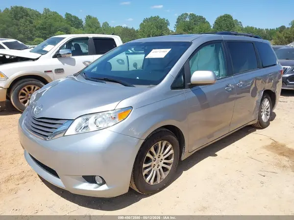 5TDYK3DC1GS739355 2016 TOYOTA SIENNA - Image 2