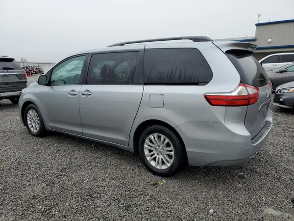 5TDYK3DC1GS740781 2016 TOYOTA SIENNA - Image 2