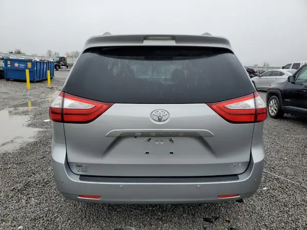 2016 TOYOTA SIENNA auction photo 6