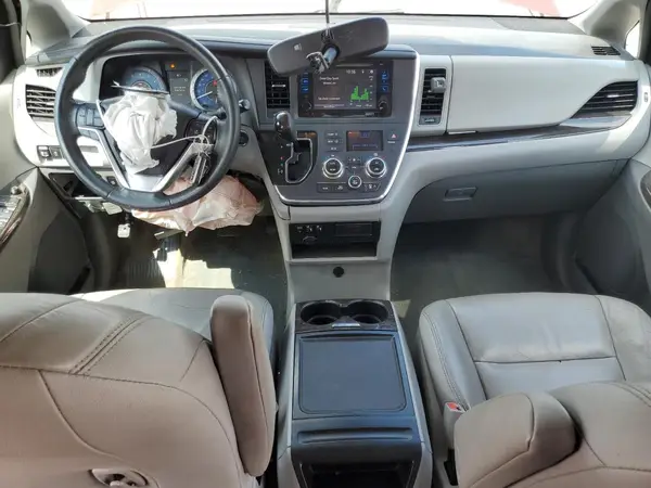 5TDYK3DC1GS742577 2016 TOYOTA SIENNA - Image 8