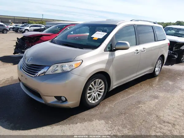 5TDYK3DC1GS742689 2016 TOYOTA SIENNA - Image 2