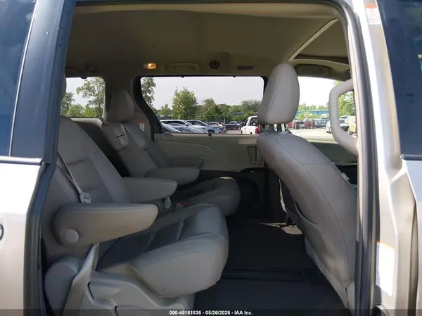 5TDYK3DC1GS742689 2016 TOYOTA SIENNA - Image 8