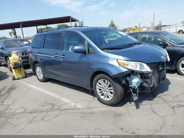 5TDYK3DC1GS744961 2016 TOYOTA SIENNA - Image 1