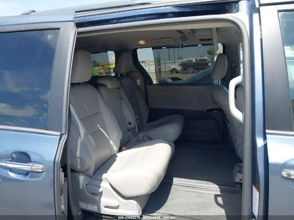 5TDYK3DC1GS744961 2016 TOYOTA SIENNA - Image 8