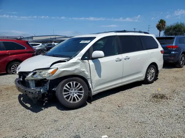 5TDYK3DC1GS755409 2016 TOYOTA SIENNA - Image 1