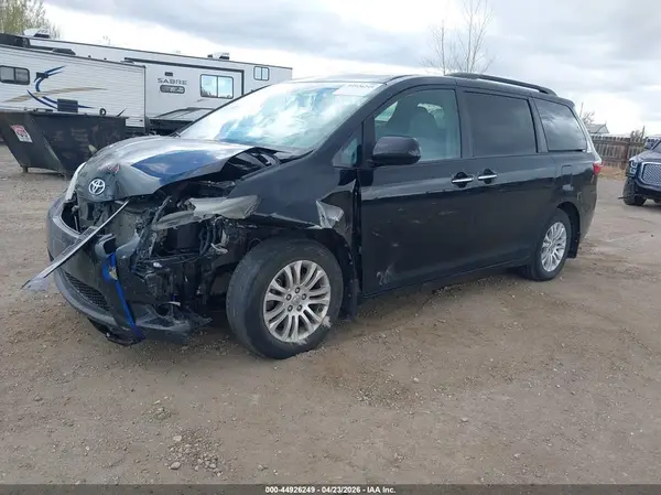 5TDYK3DC1GS756026 2016 TOYOTA SIENNA - Image 2