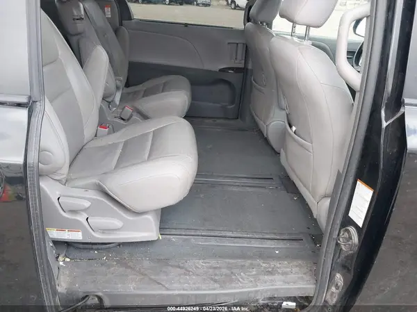 5TDYK3DC1GS756026 2016 TOYOTA SIENNA - Image 8