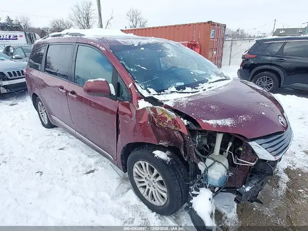 5TDYK3DC1GS757046 2016 TOYOTA SIENNA - Image 1