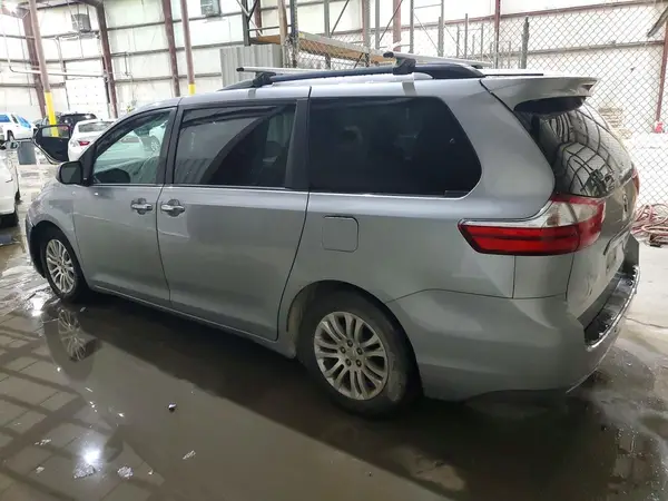 5TDYK3DC1GS757807 2016 TOYOTA SIENNA - Image 2