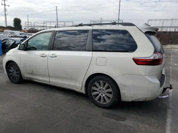 5TDYK3DC1GS763932 2016 TOYOTA SIENNA - Image 2