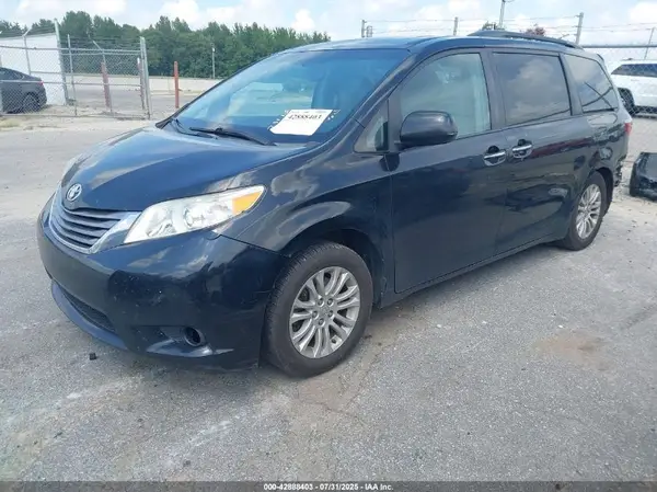 5TDYK3DC2GS692269 2016 TOYOTA SIENNA - Image 2