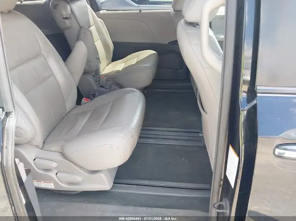 5TDYK3DC2GS692269 2016 TOYOTA SIENNA - Image 8