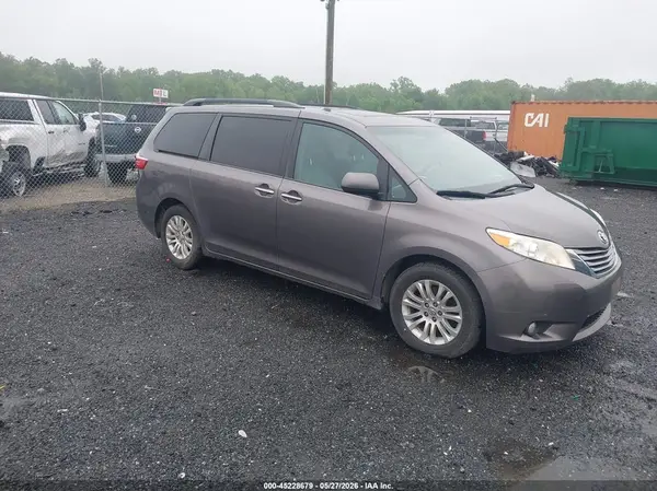5TDYK3DC2GS695608 2016 TOYOTA SIENNA - Image 1