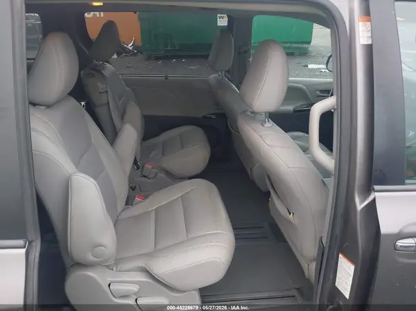 5TDYK3DC2GS695608 2016 TOYOTA SIENNA - Image 8
