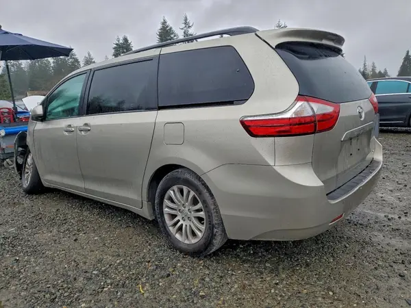 5TDYK3DC2GS702699 2016 TOYOTA SIENNA - Image 2