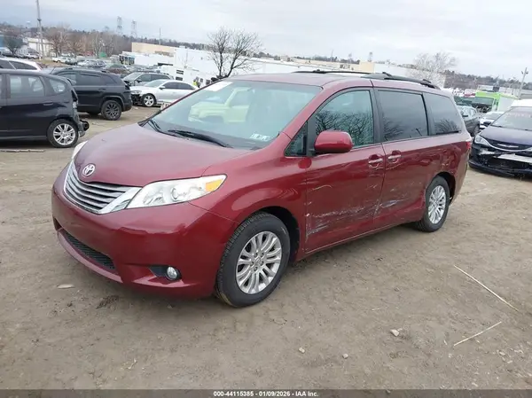 5TDYK3DC2GS704033 2016 TOYOTA SIENNA - Image 2