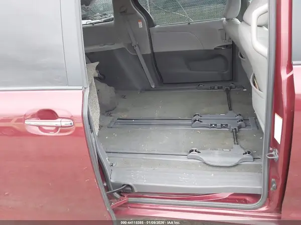 5TDYK3DC2GS704033 2016 TOYOTA SIENNA - Image 8