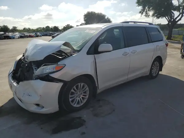 5TDYK3DC2GS705635 2016 TOYOTA SIENNA - Image 1