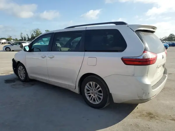 5TDYK3DC2GS705635 2016 TOYOTA SIENNA - Image 2