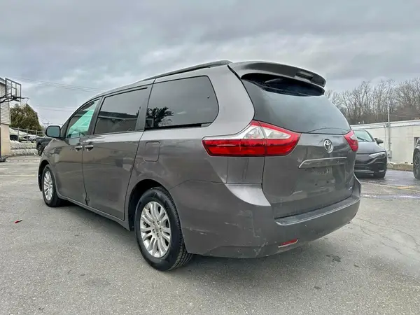 5TDYK3DC2GS708275 2016 TOYOTA SIENNA - Image 2