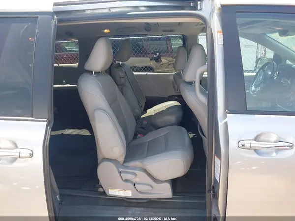 5TDYK3DC2GS709071 2016 TOYOTA SIENNA - Image 8