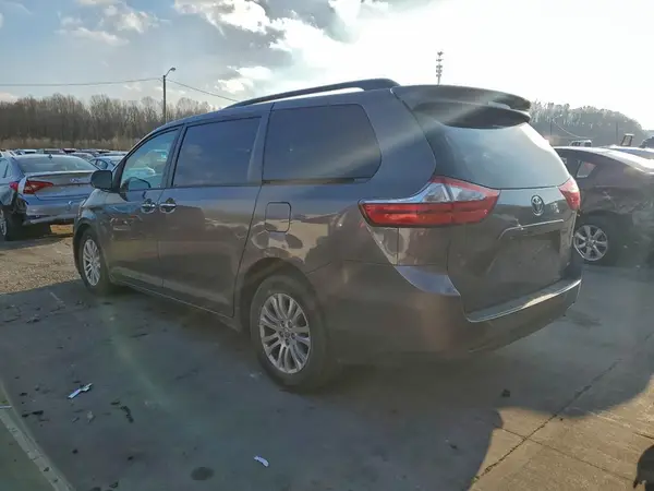 5TDYK3DC2GS711158 2016 TOYOTA SIENNA - Image 2