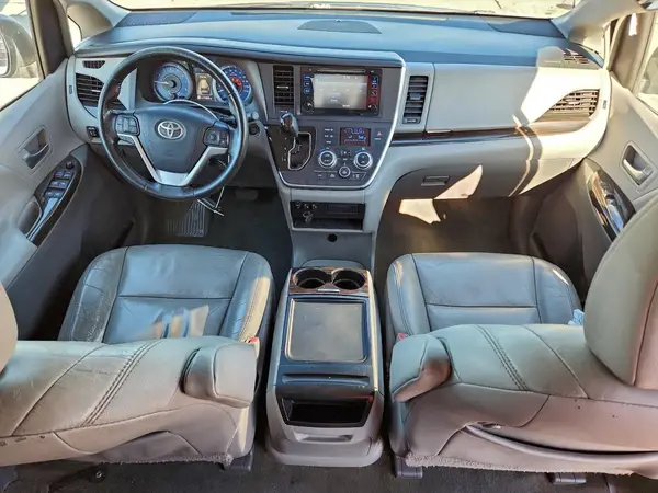 5TDYK3DC2GS711905 2016 TOYOTA SIENNA - Image 8