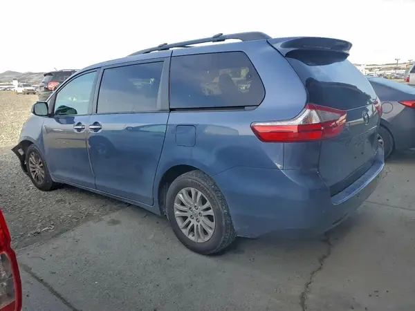 5TDYK3DC2GS712696 2016 TOYOTA SIENNA - Image 2