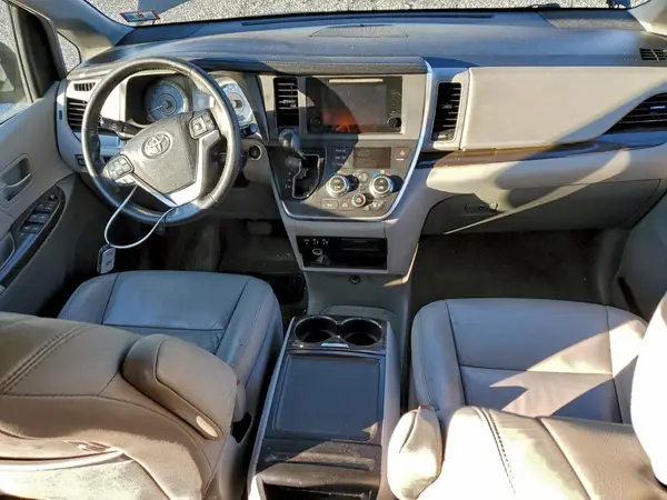 5TDYK3DC2GS715209 2016 TOYOTA SIENNA - Image 8