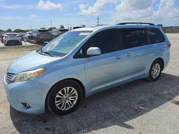 5TDYK3DC2GS716487 2016 TOYOTA SIENNA - Image 1