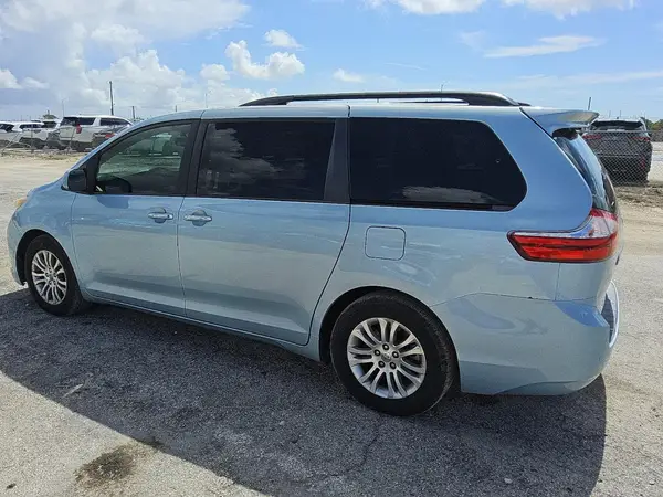 5TDYK3DC2GS716487 2016 TOYOTA SIENNA - Image 2