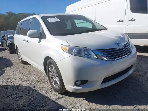 5TDYK3DC2GS720555 2016 TOYOTA SIENNA - Image 1