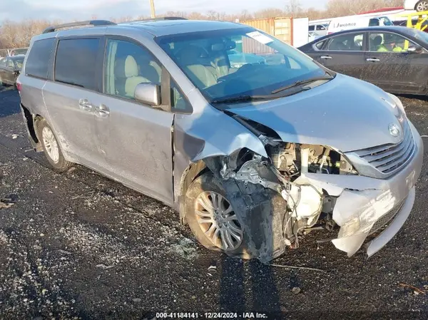 5TDYK3DC2GS720782 2016 TOYOTA SIENNA - Image 1