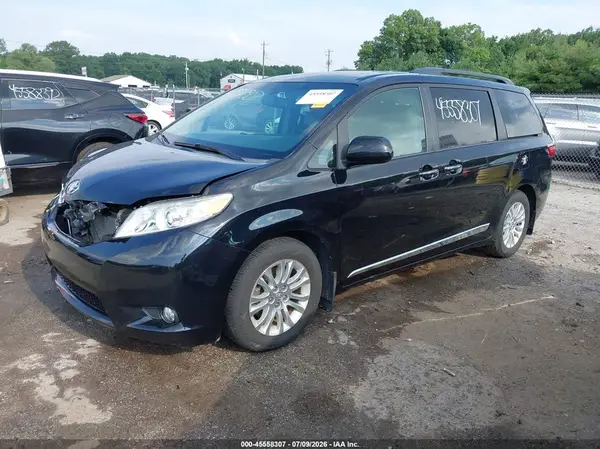 5TDYK3DC2GS723326 2016 TOYOTA SIENNA - Image 2