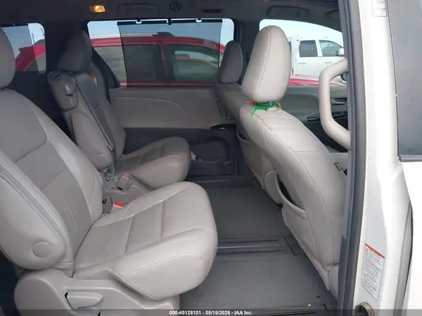 5TDYK3DC2GS723505 2016 TOYOTA SIENNA - Image 8