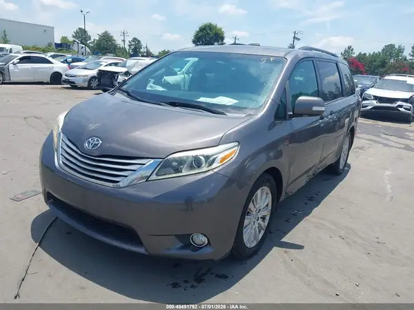 5TDYK3DC2GS725285 2016 TOYOTA SIENNA - Image 2
