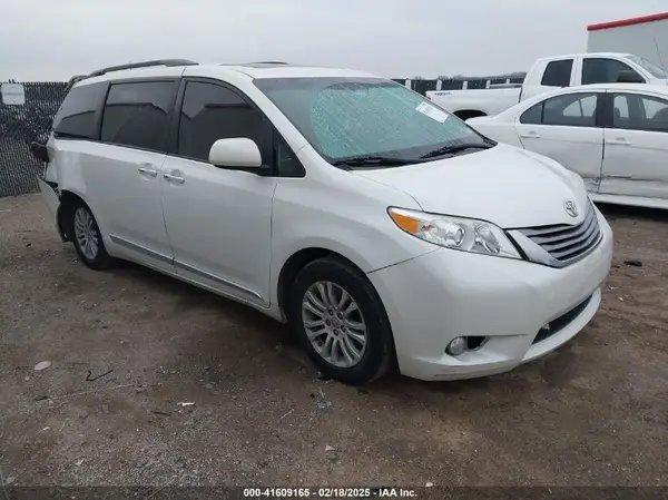 5TDYK3DC2GS726677 2016 TOYOTA SIENNA - Image 1