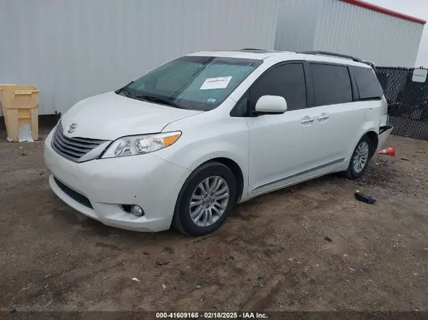 5TDYK3DC2GS726677 2016 TOYOTA SIENNA - Image 2