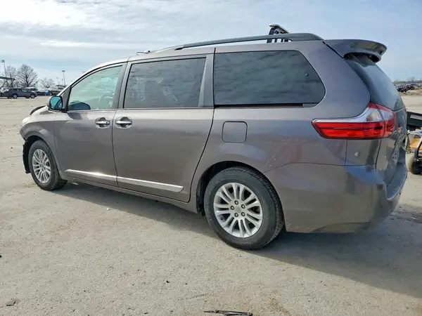 5TDYK3DC2GS727795 2016 TOYOTA SIENNA - Image 2
