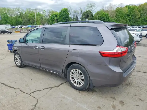 5TDYK3DC2GS728137 2016 TOYOTA SIENNA - Image 2