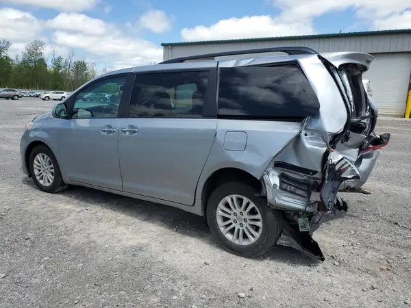 5TDYK3DC2GS731538 2016 TOYOTA SIENNA - Image 2