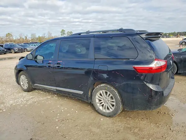 5TDYK3DC2GS737839 2016 TOYOTA SIENNA - Image 2