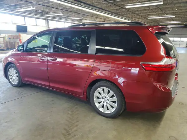 5TDYK3DC2GS738649 2016 TOYOTA SIENNA - Image 2