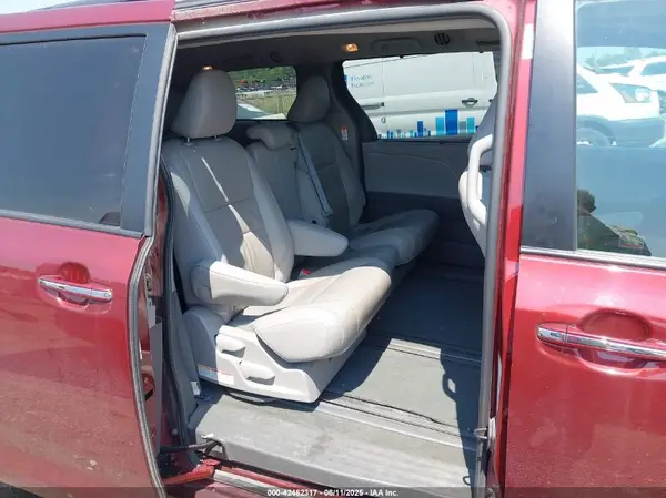 5TDYK3DC2GS738764 2016 TOYOTA SIENNA - Image 8