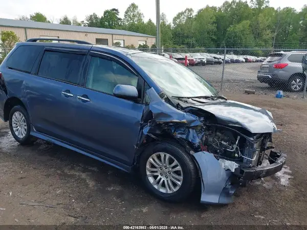 5TDYK3DC2GS739042 2016 TOYOTA SIENNA - Image 1