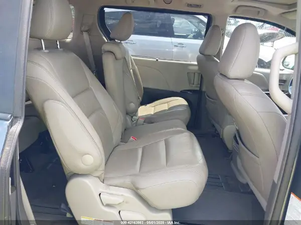 5TDYK3DC2GS739042 2016 TOYOTA SIENNA - Image 8